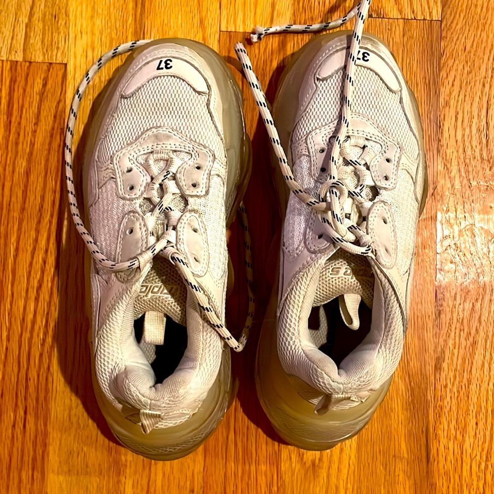 Triple S White Clear sole ( barely worn almost new)
